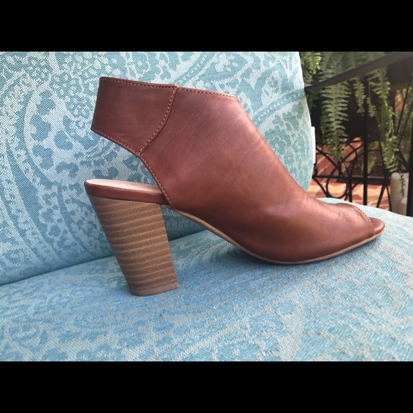 Chinese Laundry Open Toe Stacked Heel Sandal - Picture 3 of 8